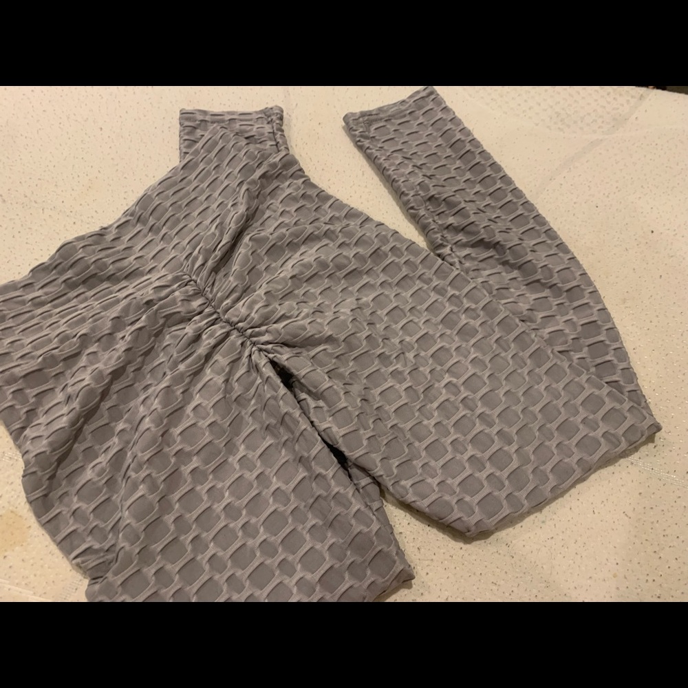 BUTT LIFTING LEGGINGS